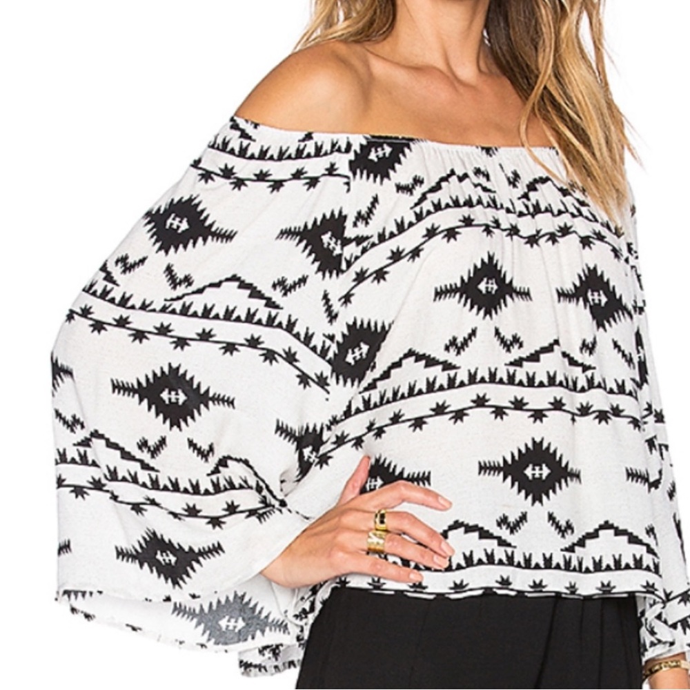 Gorgeous B.B. Dakota off the shoulder Aztec print blouse!